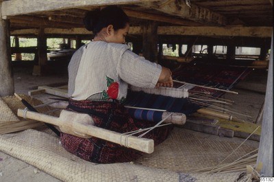 Weaving under a traditional house