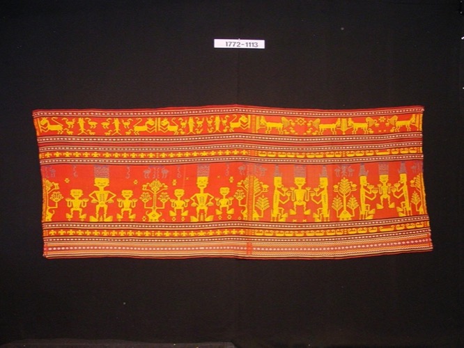 Lower border of a tube skirt for women